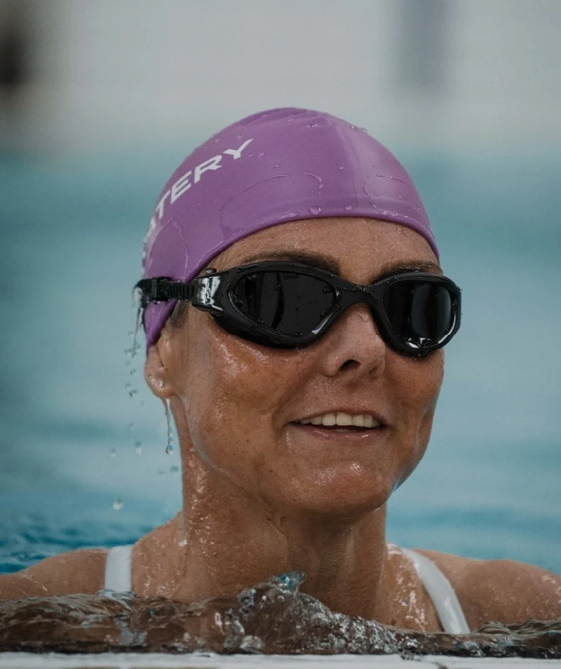 Watery Schwimmbrille für Freizeitschwimmer - Raven Active - Schwarz (Smoke Scheiben)