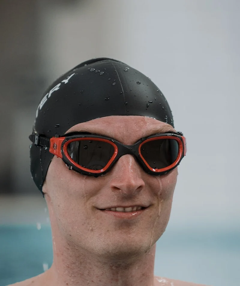 Watery Schwimmbrille für Freizeitschwimmer - Raven Active - Schwarz/Rot 1.0