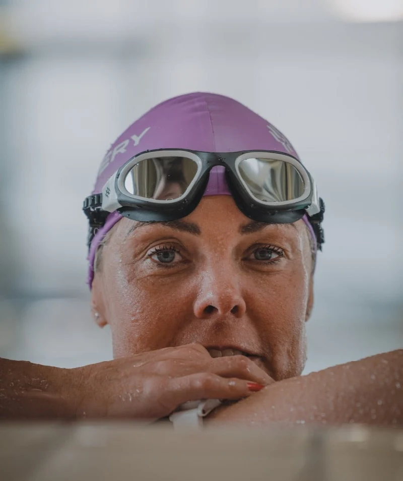 Watery Schwimmbrille für Freizeitschwimmer - Raven Active - Schwarz/Rot 1.0