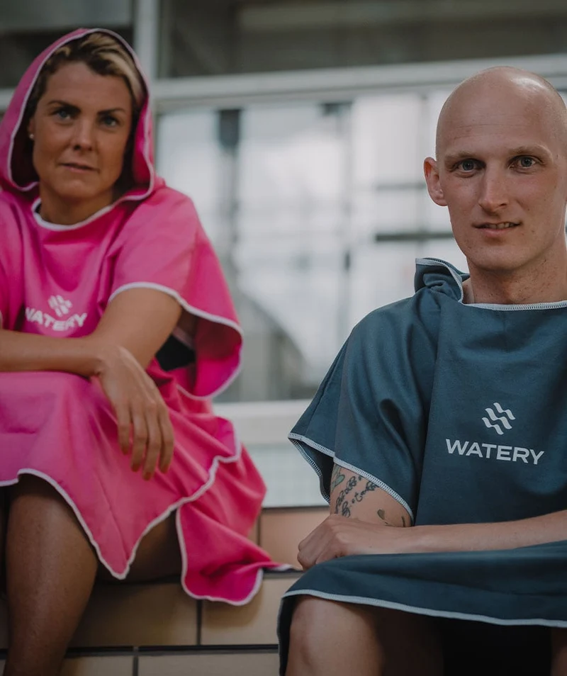 Watery Badeponcho für Erwachsene - Mikrofaser - Schwarz
